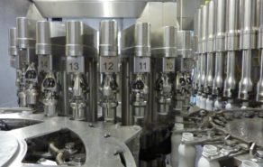 無菌封蓋機，衛(wèi)生設計：所有機器驅動部件均位于無菌區(qū)外

